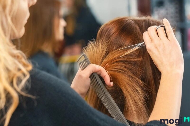 Nằm Mơ Thấy Cắt Tóc Là Điềm Gì? Lành Hay Dữ? Con Số May Mắn 16 Nếu mơ thấy cắt tóc buổi trưa thì đây cũng là giấc mơ tốt.