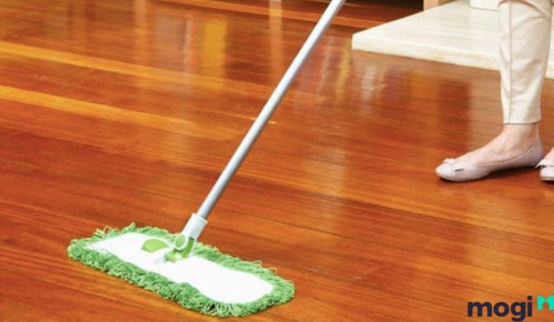 Lau nhà bằng nước muối giúp thanh tẩy và thu hút tài lộc