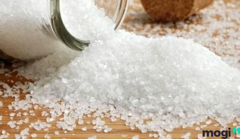 Xả xui bằng việc ném muối qua vai chỉ là quan niệm dân gian không có căn cứ Mocbai666 tải ứng dụng cụ thể
