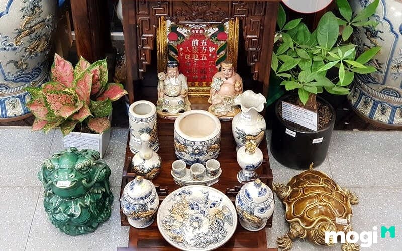 Long Quy được đặt ở bàn thờ Thần Tài - Thổ Địa