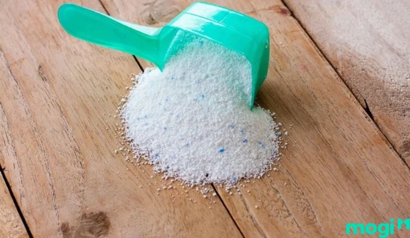 Sử dụng xà phòng pha với nước là cách đuổi ong được nhiều bà nội trợ tin dùng