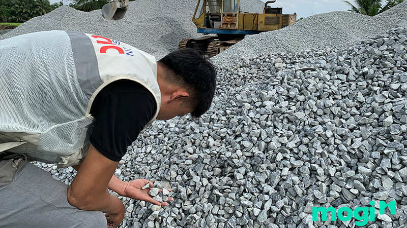 Lưu ý trong quá trình trộn bê tông đá mi là gì?
