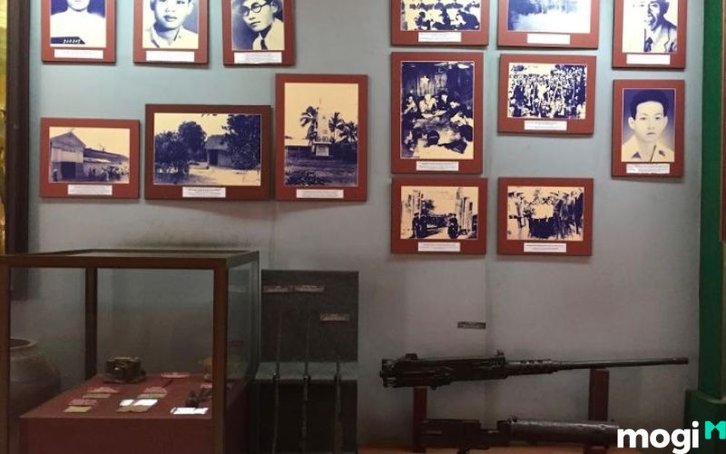 trưng bày vũ khí chiến tranh