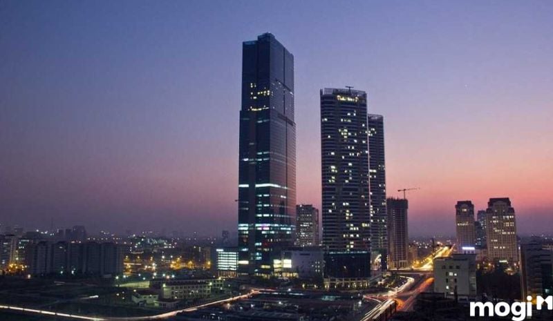 Bạn có thể lựa chọn nhiều phương tiện khác nhau để đi đến đài quan sát Landmark Sky 72