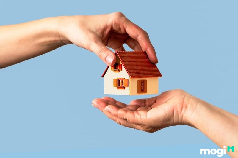 Nhờ sự trợ giúp của nhà môi giới 