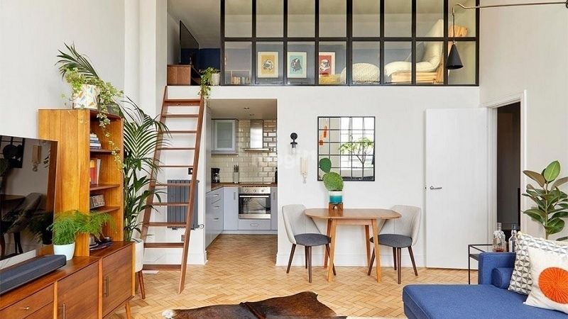 Mẫu nhà 30m2 có gác lửng được thiết kế với chất liệu hiện đại giúp ngôi nhà trở nên đơn giản, tiện nghi