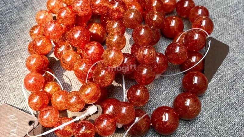 Đá Mb6688 đang hoakt động có màu xanh lục tương sinh với người mệnh này