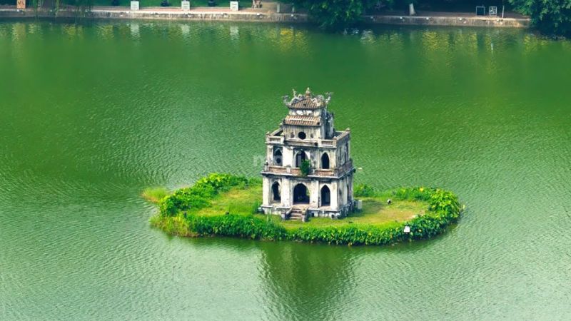 Tháp Rùa Hồ Gươm là biểu tượng văn hóa và lịch sử lâu đời của Hà Nội