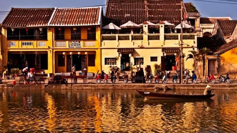 Hiện nay, tuy đã khá xuống cấp nhưng kiến trúc phố cổ vẫn giữ được bản sắc độc đáo - Nguồn: Internet 