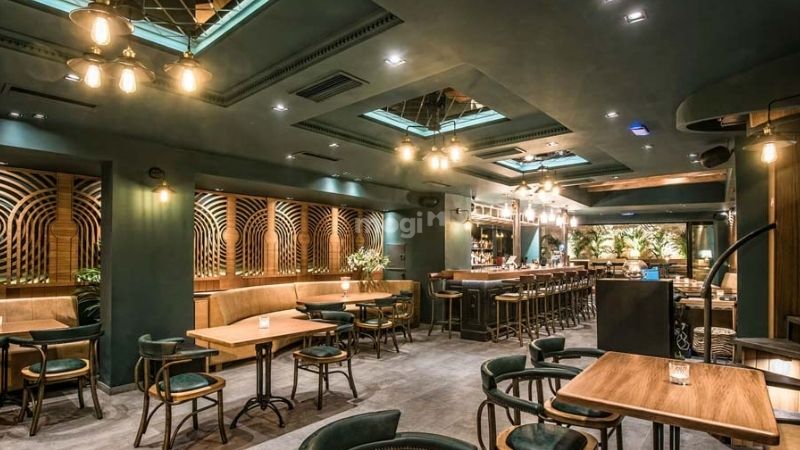 Trang trí trần quán cafe với tone màu xanh độc lạ 