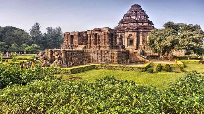 Đền Mặt Trời Konark là một kiệt tác kiến trúc Phật giáo nổi tiếng của Ấn Độ