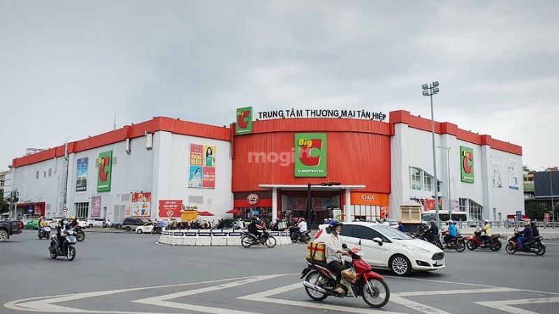 TTTM Big C nằm ngay khu vực ngã tư Tân Phong