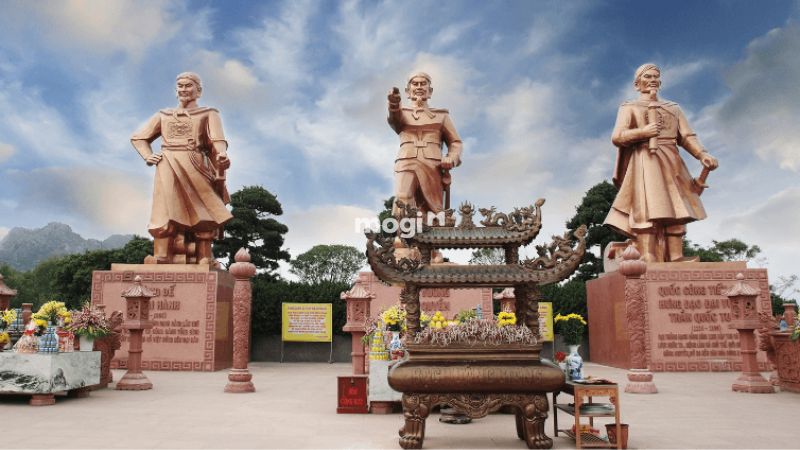 Quảng trường chiến thắng - Bạch Đằng Giang