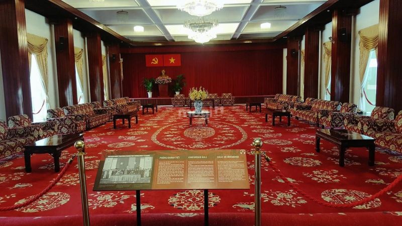 Không gian bên trong Dinh mang đến cảm giác sang trọng và trang nghiêm - Nguồn: Internet