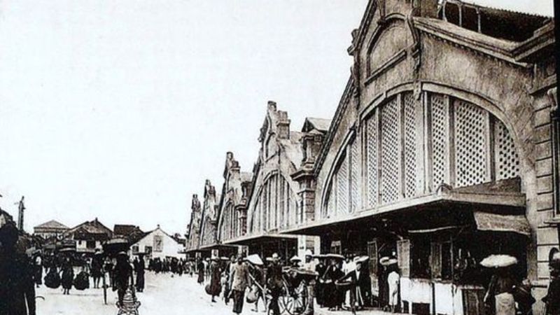 Chợ Đồng Xuân: Điểm mua sắm, tham quan biểu tượng tại Hà Nội 1 Chợ Đồng Xuân ngày xưa - Nguồn ảnh: Sưu tầm