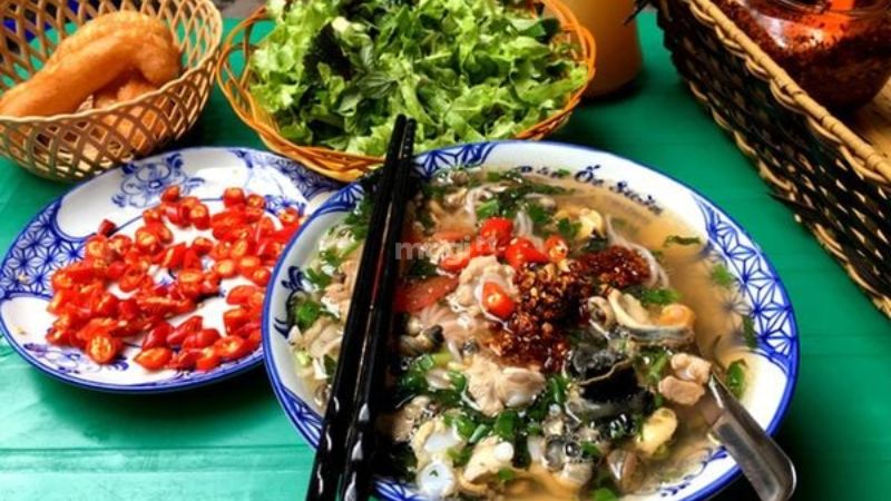 Chợ Đồng Xuân: Điểm mua sắm, tham quan biểu tượng tại Hà Nội 10 Bún ốc với hương vị truyền thống đậm đà - Nguồn ảnh: Sưu tầm