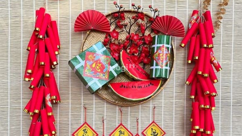 10 ý tưởng trang trí gian hàng Tết ấn tượng và bắt mắt 22 Dây pháo trang trí gian hàng Tết