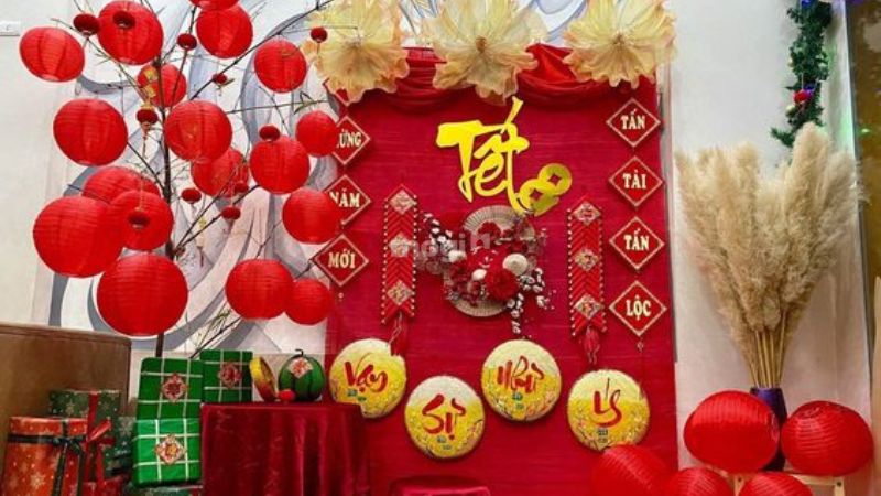 10 ý tưởng trang trí gian hàng Tết ấn tượng và bắt mắt 13 Gian hàng sinh động hơn với cây đèn lồng