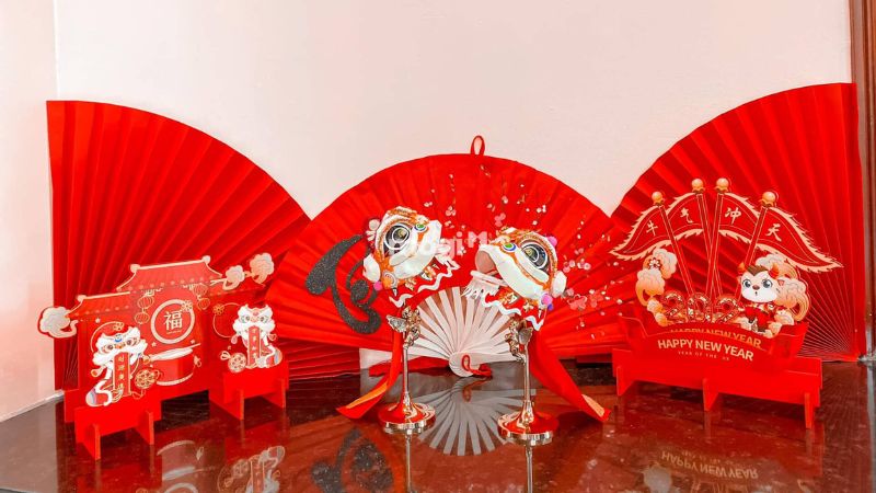 10 ý tưởng trang trí gian hàng Tết ấn tượng và bắt mắt 20 Mẫu quạt giấy trang trí gian hàng Tết độc đáo