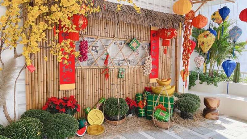 Trang trí sân khấu Tết hoa mai