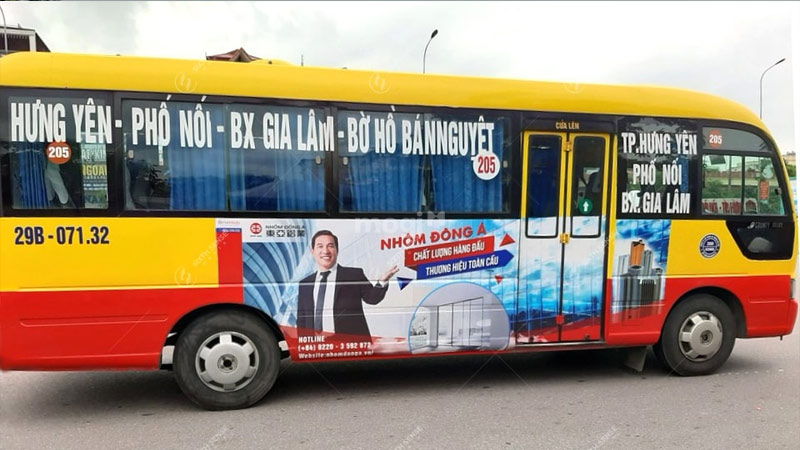 Ngã tư Như Quỳnh có hệ thống xe buýt hoạt động thường xuyên