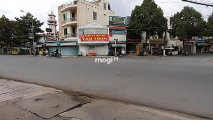 Ngã tư Phú Văn là điểm giao cắt của 2 tuyến đường Lê Hồng Phong và Cách Mạng Tháng Tám ở TP. Thủ Dầu Một