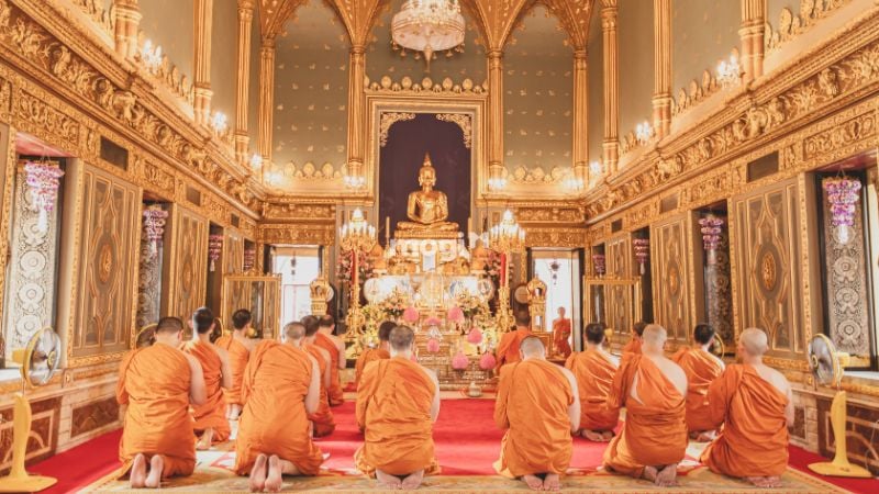 Mơ thấy thầy chùa tụng kinh