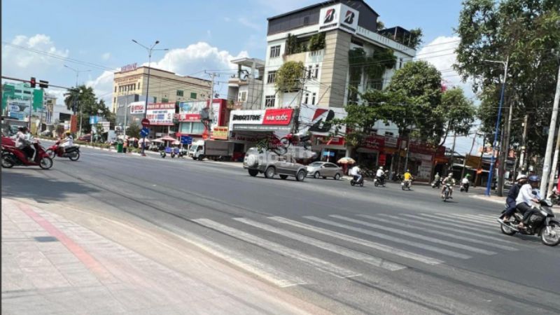 Phát triển cơ sở hạ tầng và dịch vụ