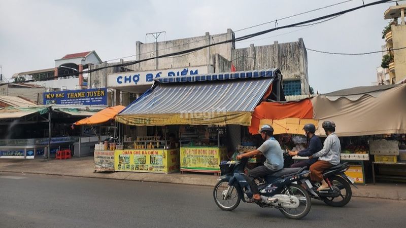 Chợ Bà Điểm gần Ngã tư Cây Me