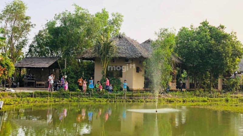 Những tiện ích xung quanh Ngã tư Chợ Trạm
