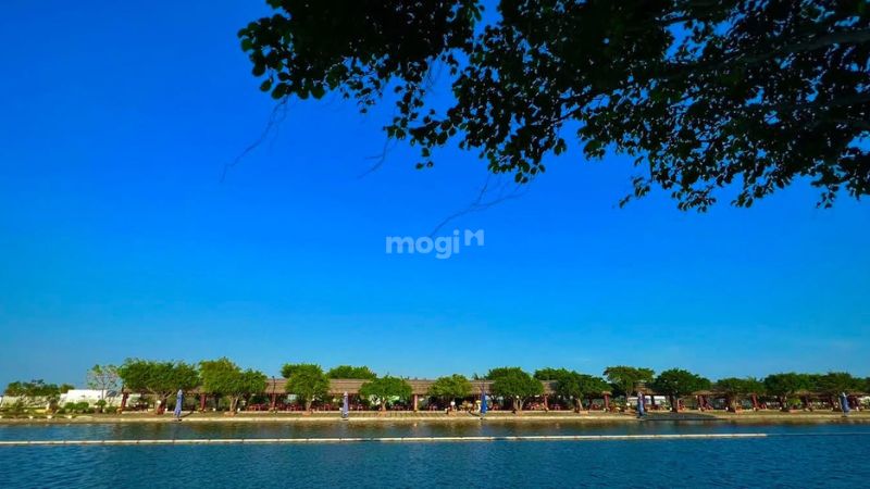 Những tiện ích xung quanh Ngã tư Chợ Trạm