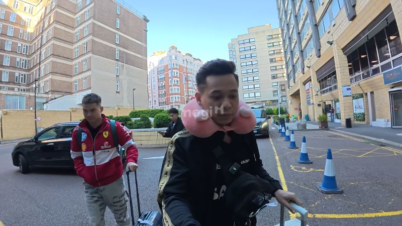 Mơ người nổi tiếng dẫn đi du lịch