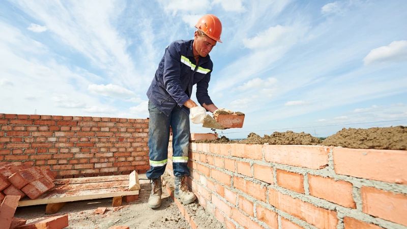 Gia chủ cần xem tuổi xây nhà trước khi chọn ngày tốt động thổ 2026 (Nguồn: Báo Pháp Luật Online)