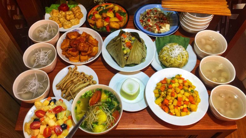 Bày mâm cúng nhập trạch trên ban thờ