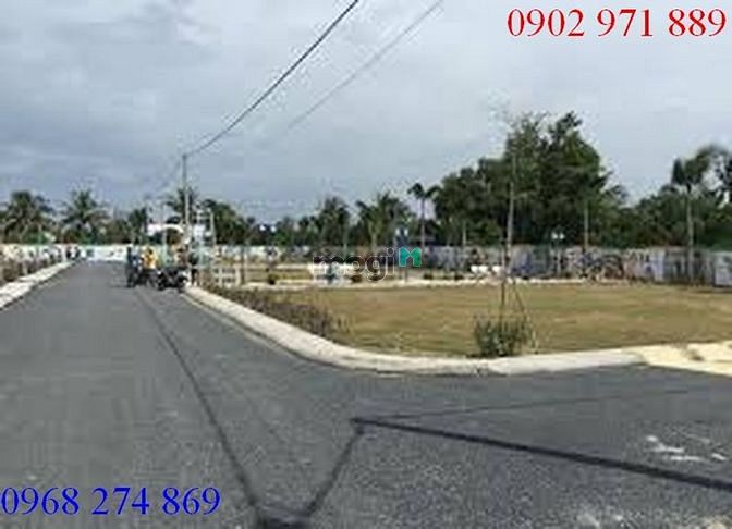 Hình ảnh cho thuê gấp lô đất hai mặt tiền đường Quốc Hương P.Thảo Điền Quận 2