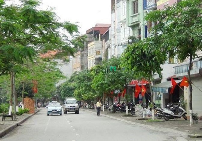 Hình ảnh Cần bán gấp mảnh đất mặt phố Nguyễn Đình Hoàn. 450m2. MT: 15m