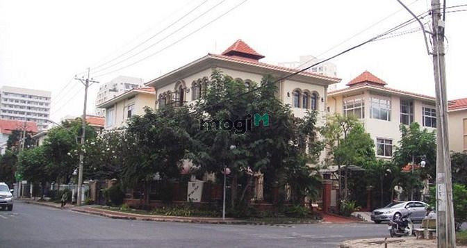 Hình ảnh Biệt thự có hồ bơi phú mỹ hưng cần cho thuê gấp