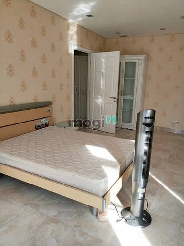 Hình ảnh Cho Thuê Biệt Thự Đẹp, Hầm, 3 lầu 4 Phòng Lớn, Bình An, Quận 2