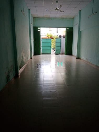 Hình ảnh Cho thuê gấp nhà MT Lê Lộ, 5 x 20m, trống suốt, 12tr