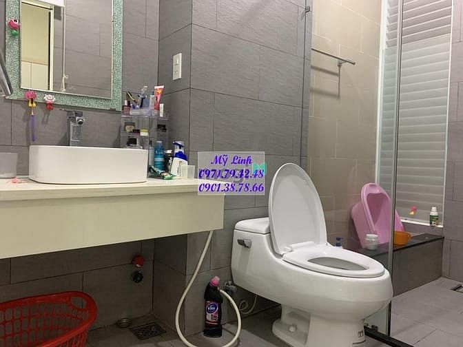 Hình ảnh Cho thuê nhà có hầm 4x20, nhà mới 99%, đầy đủ nội thất để ở.