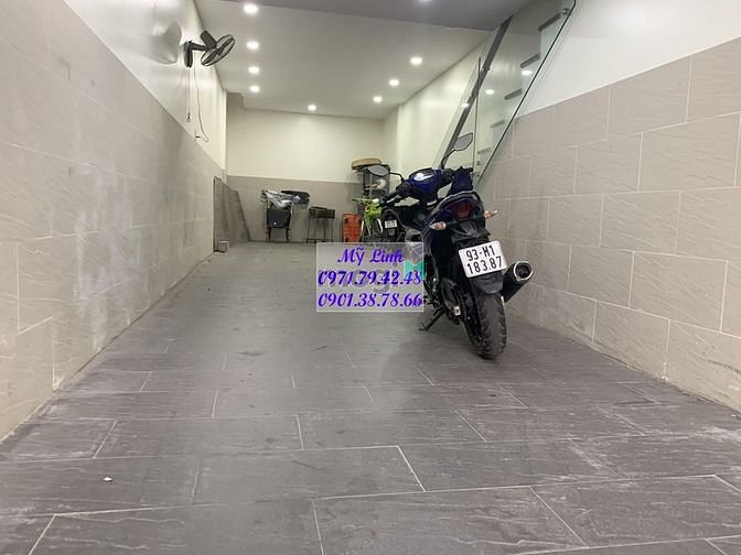 Hình ảnh Cho thuê nhà có hầm 4x20, nhà mới 99%, đầy đủ nội thất để ở.