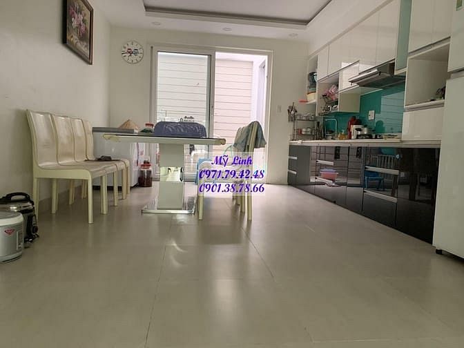 Hình ảnh Cho thuê nhà có hầm 4x20, nhà mới 99%, đầy đủ nội thất để ở.