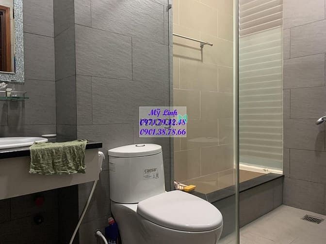 Hình ảnh Cho thuê nhà có hầm 4x20, nhà mới 99%, đầy đủ nội thất để ở.