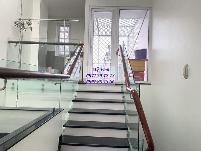 Hình ảnh Cho thuê nhà có hầm 4x20, nhà mới 99%, đầy đủ nội thất để ở.