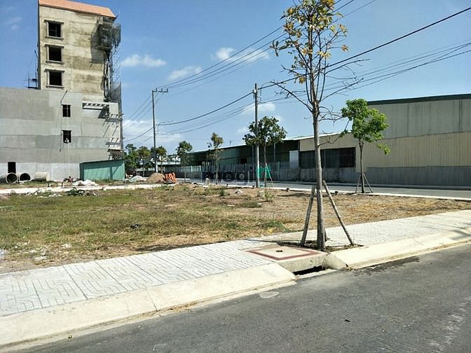 Hình ảnh Ngân hàng thanh lý nền đất DT 105m2 giá 930tr Phan Văn Hớn lúc 7.30h