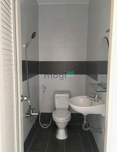 Hình ảnh Cho thuê nhà HXT 121/20C đường Vườn Lài, DTSD 680M2,5 lầu.