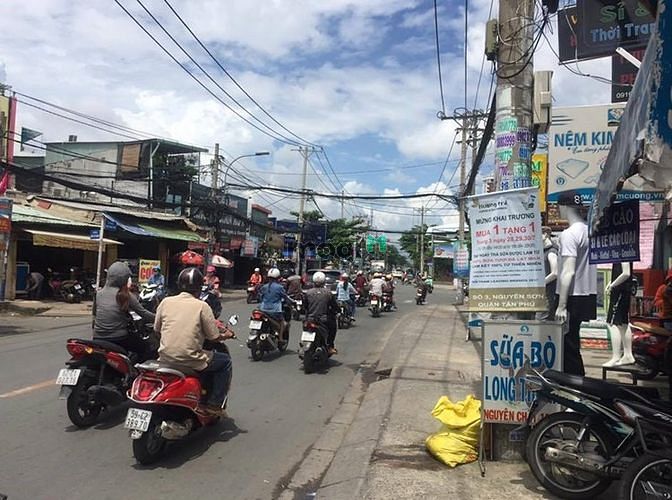 Hình ảnh Cho thuê đất 110A Thoại Ngọc Hầu, 2 mt đường, sầm uất, kd đông đúc.