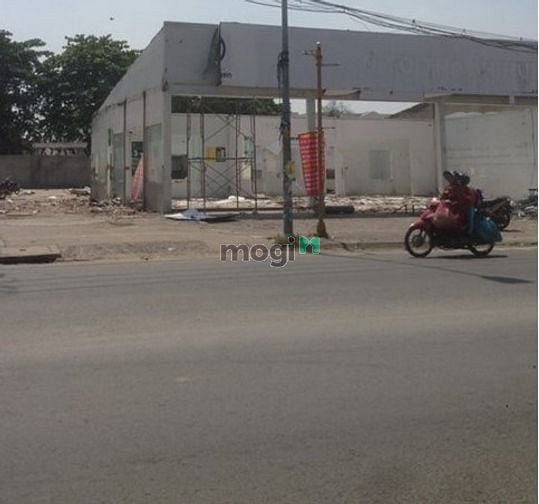 Hình ảnh Cho thuê đất 110A Thoại Ngọc Hầu, 2 mt đường, sầm uất, kd đông đúc.