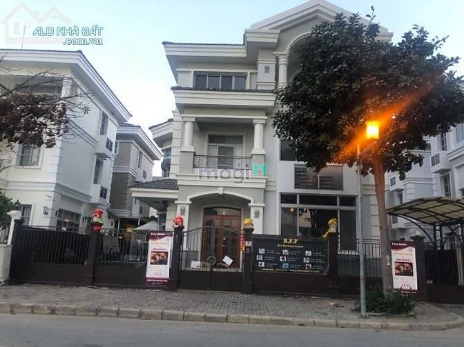 Hình ảnh Cho thuê gấp biệt thự PMH,Q7 nhà đẹp, giá rẻ.