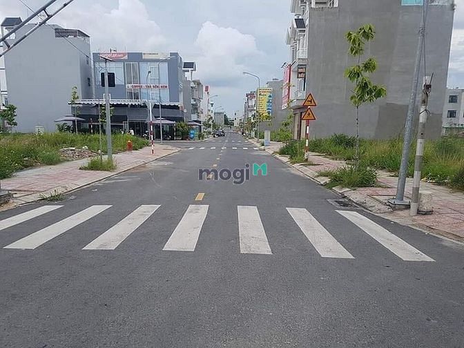 Hình ảnh Chú Long bán gấp đất ngay cổng chợ , trường TH, THCS, THPT kề VSIP 1